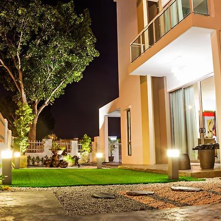 R Residence Jelutong Extérieur photo