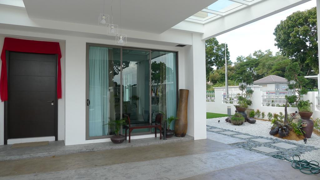 R Residence Jelutong Extérieur photo