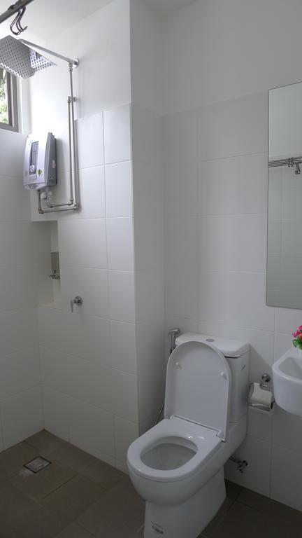 R Residence Jelutong Extérieur photo