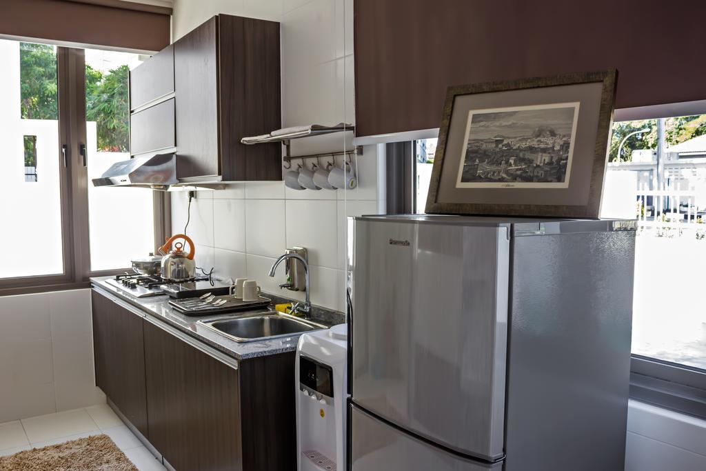 R Residence Jelutong Extérieur photo