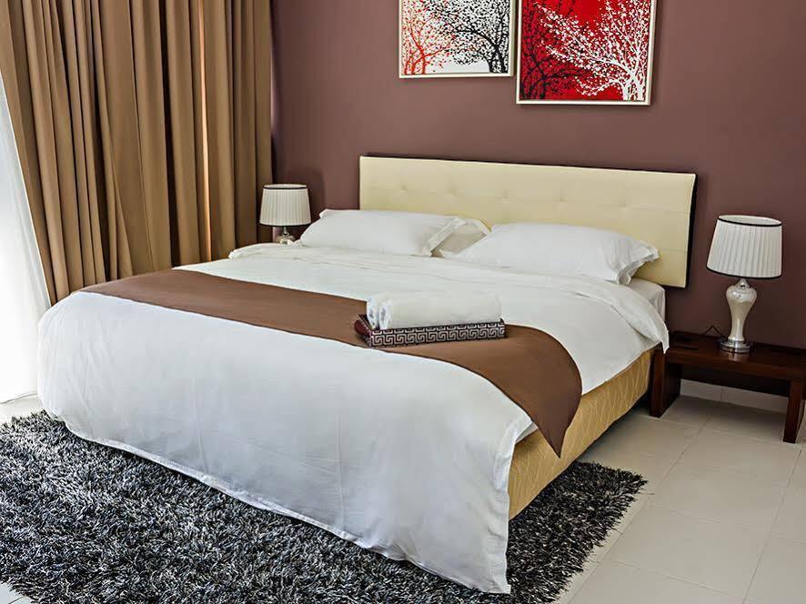 R Residence Jelutong Extérieur photo